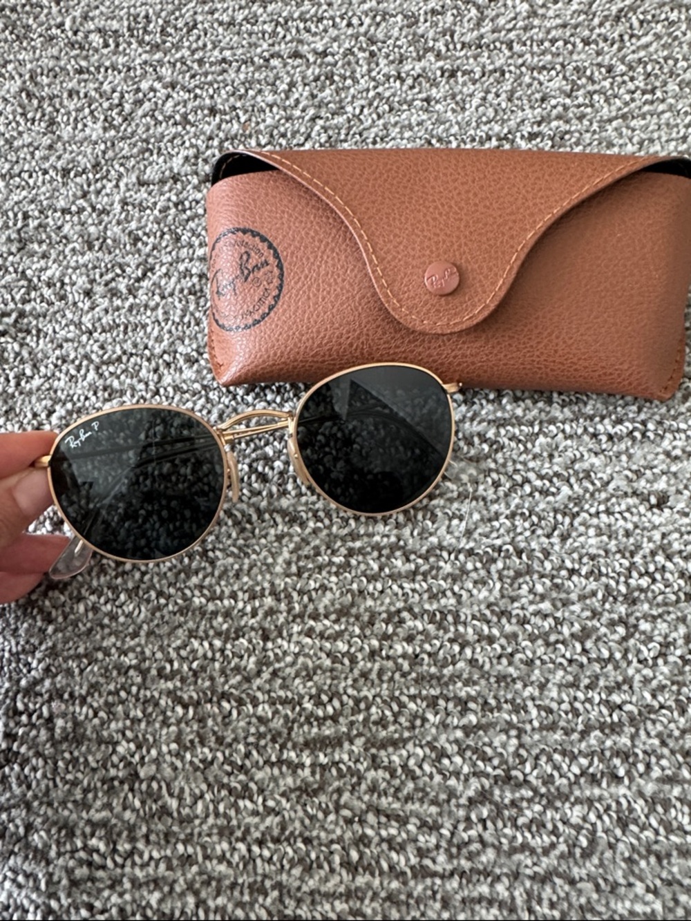 Ray-Ban Round Metal Sunglasses Gold Frame with Black Lenses